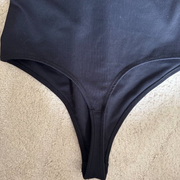 Abercrombie & Fitch Long Sleeve Cutout Bodysuit - Picture 6 of 7